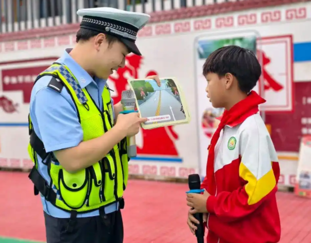 交通安全知识入脑入心有效提升师生交通安全意识与自我防护能力