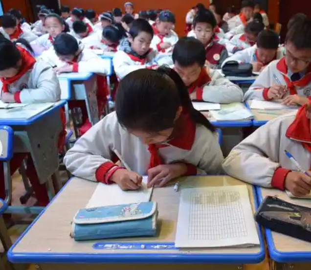 全班读盘古开天地时几乎所有人都为盘古的伟人献身精力惊叹