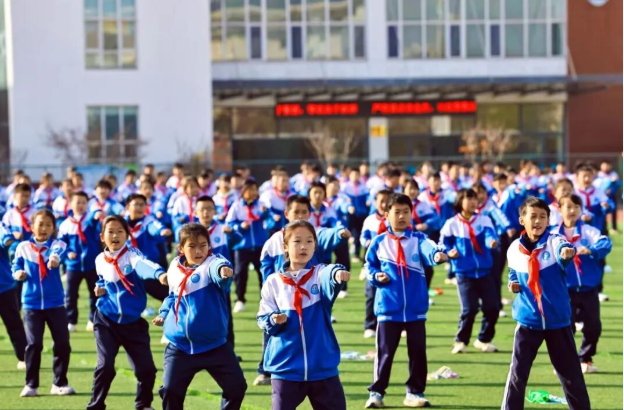 调换学生座位优化校园用眼环境构建校园监测家庭执行防控闭环