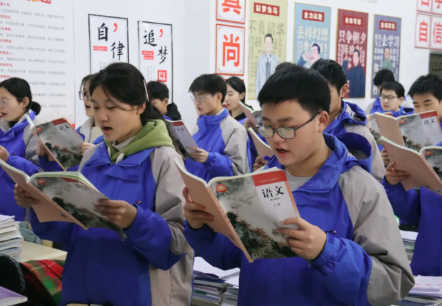 过早到校把本该属于孩子休息的时间变成了另一种隐性的教育内卷